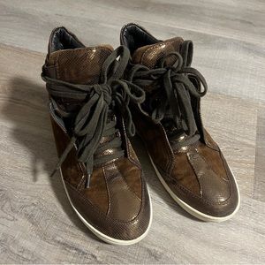 Women‘s High Top Sneakers